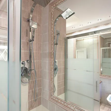 Appia Luxe - A Poche Fermate Del Centro Apartmán