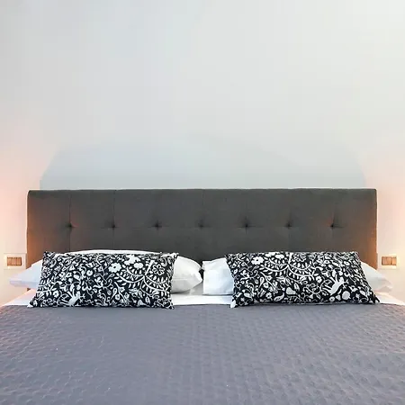 Appia Luxe - A Poche Fermate Del Centro * Řím