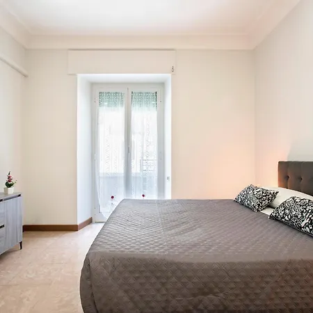 Appia Luxe - A Poche Fermate Del Centro 로마