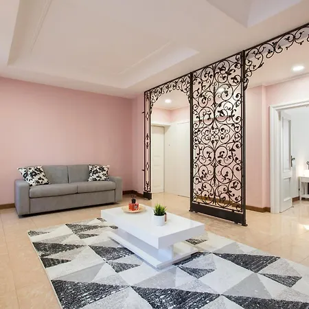 Appia Luxe - A Poche Fermate Del Centro * Řím
