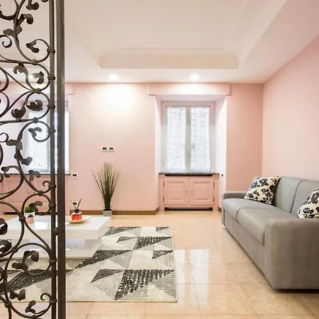Appia Luxe - A Poche Fermate Del Centro * Řím
