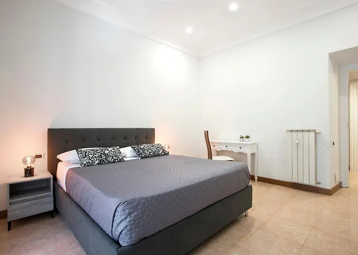 Lägenhet Appia Luxe - A Poche Fermate Del Centro