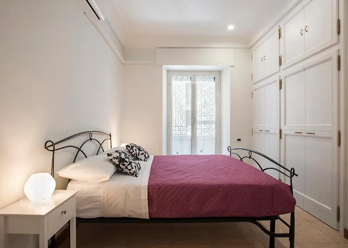 Lägenhet Appia Luxe - A Poche Fermate Del Centro