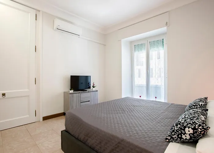 Appia Luxe - A Poche Fermate Del Centro Lägenhet