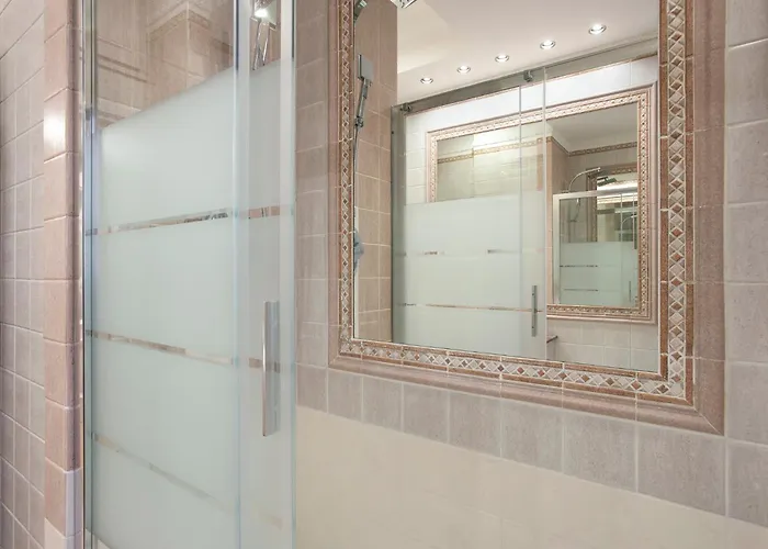 Lägenhet Appia Luxe - A Poche Fermate Del Centro