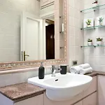 Appia Luxe - A Poche Fermate Del Centro Apartamento Roma