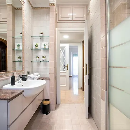 Appia Luxe - A Poche Fermate Del Centro 罗马